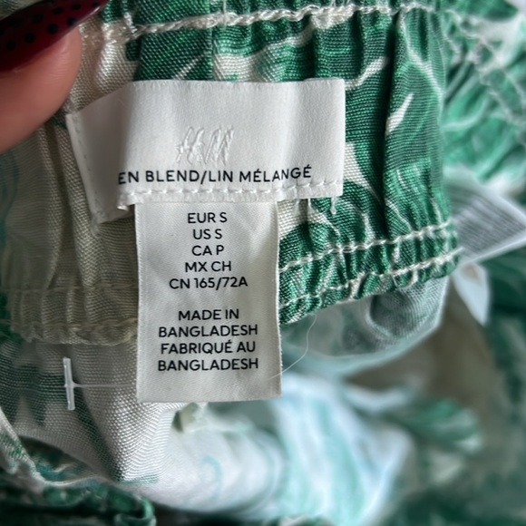 H&M Tropical Green Leaf Print Shorts - Picture 7 of 8